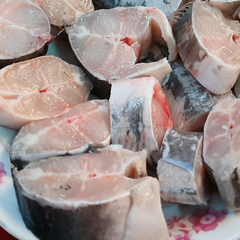 Step 1 Prepare catfish Braised catfish with fermented soybeans