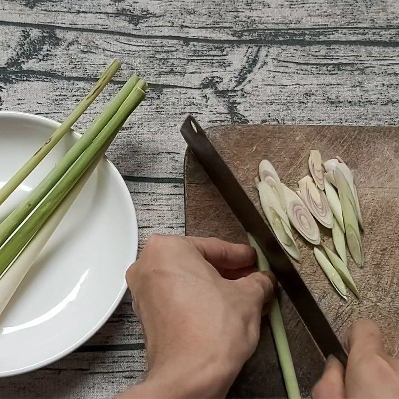 Step 2 Prepare lemongrass Stir-fried snails with lemongrass