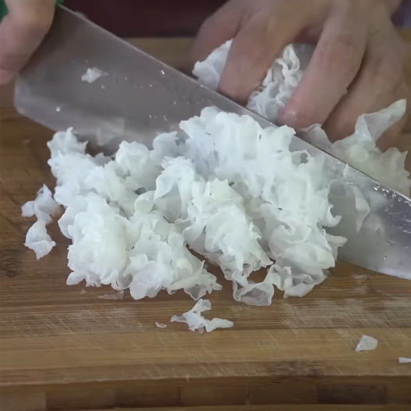 Step 1 Prepare mushrooms and vegetables for Snow Mushroom Beef Salad