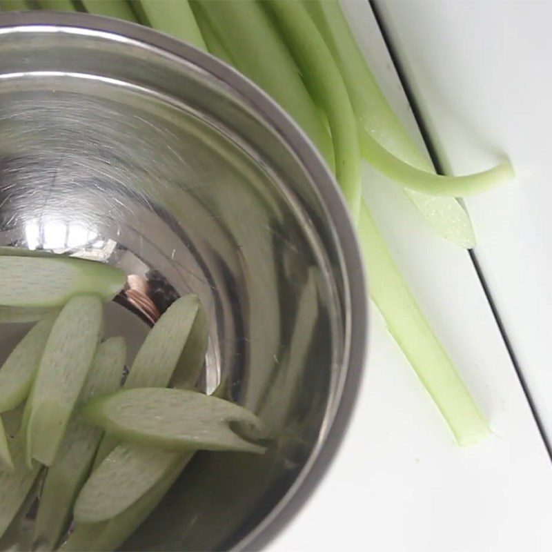 Step 1 Prepare the vegetables for Rib soup with sấu and dọc mùng