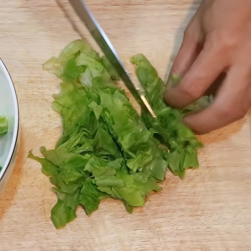 Step 1 Prepare the types of salad vegetables, sausage, cucumber