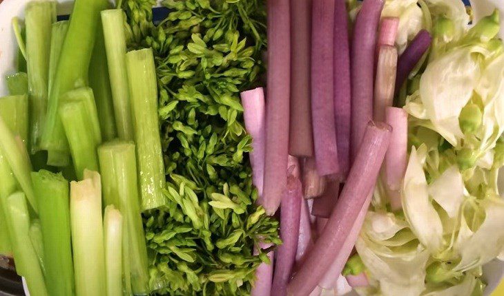 Step 2 Prepare the vegetables for Linh Fish Hotpot