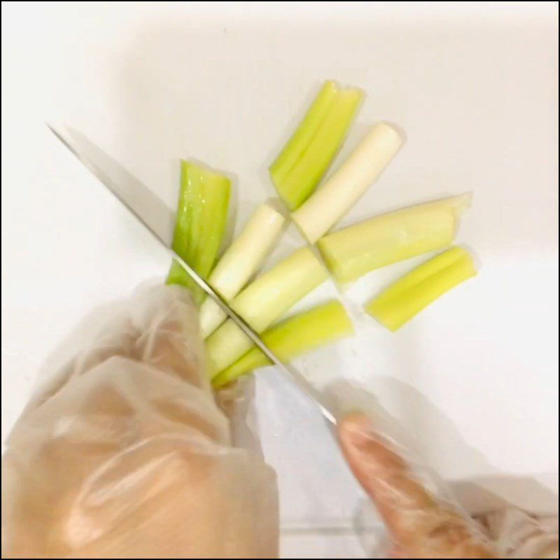 Step 1 Prepare the vegetables for Pig Tongue Porridge