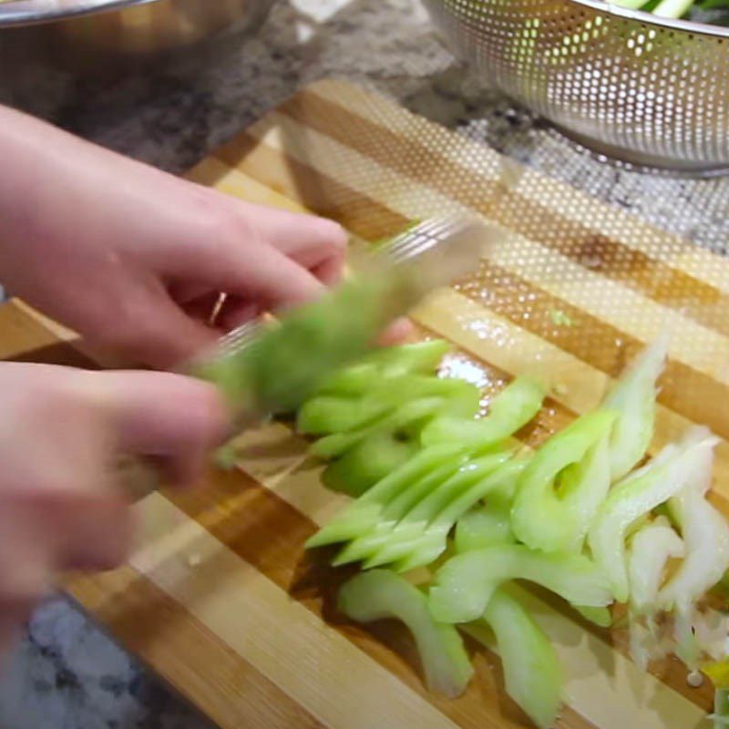 Step 4 Prepare the vegetables Thai five-color salad