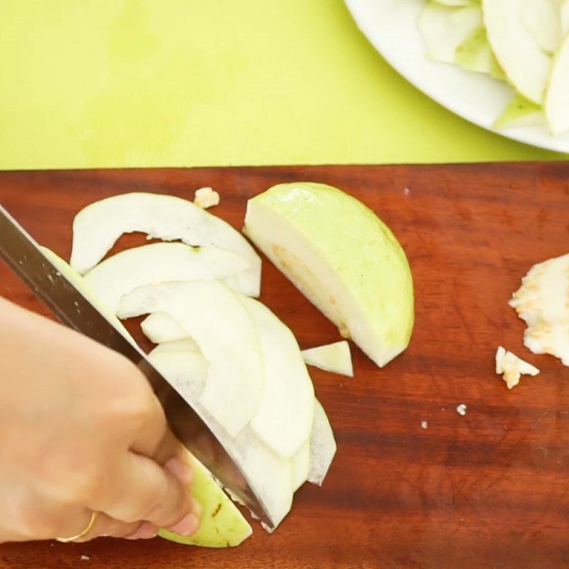 Step 3 Prepare the vegetables and fruits Goi guava and pig ear