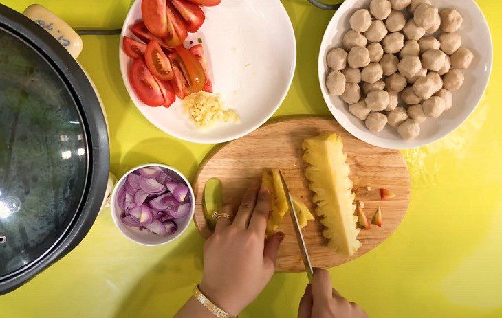 Step 2 Prepare the vegetables for Linh Fish Hotpot