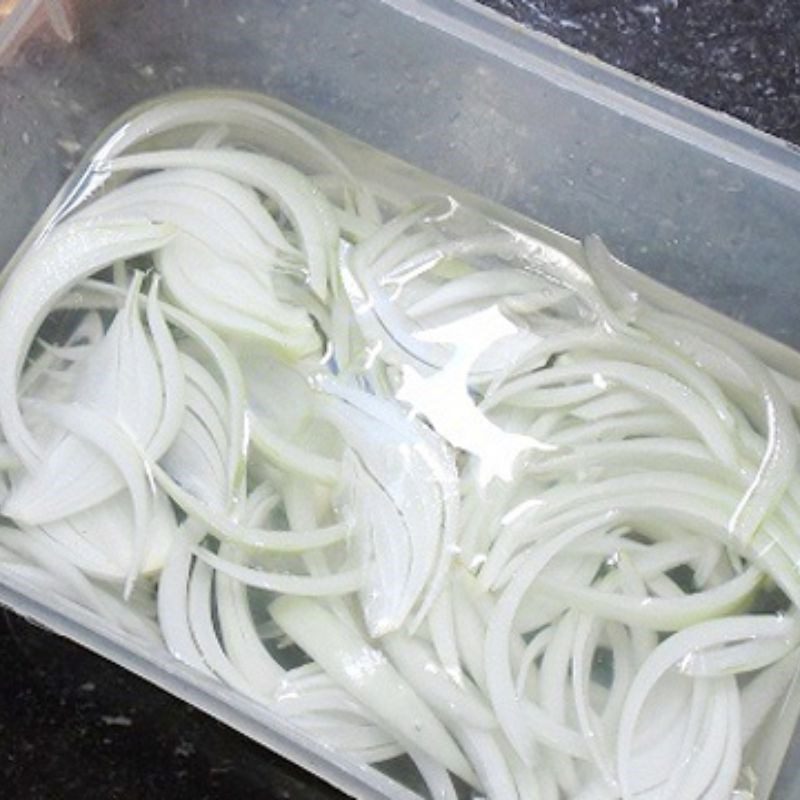 Step 1 Prepare the ingredients for Mixed Fried Noodles with Vietnamese Herb and Onion