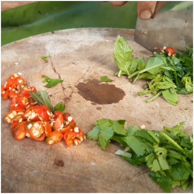 Step 2 Prepare vegetables and make dipping sauce Grilled frog
