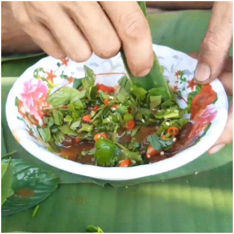 Step 2 Prepare vegetables and make dipping sauce Grilled frog