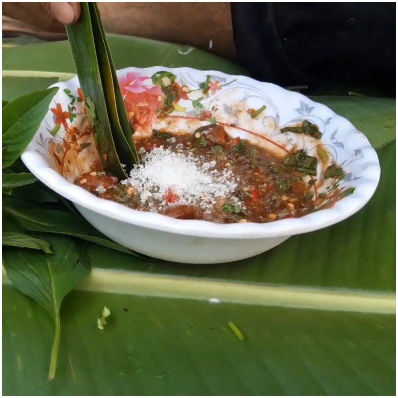 Step 2 Prepare vegetables and make dipping sauce Grilled frog