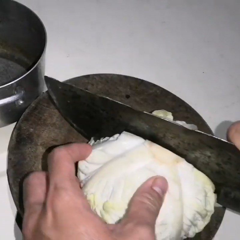 Step 1 Prepare the ingredients for Cabbage Egg Soup