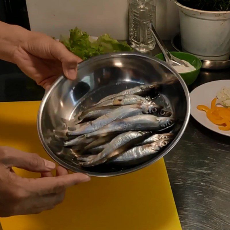 Step 1 Prepare the ingredients for Fried Fish Roe with Fish Sauce