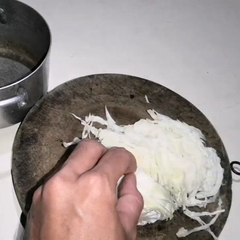 Step 1 Prepare the ingredients for Cabbage Egg Soup