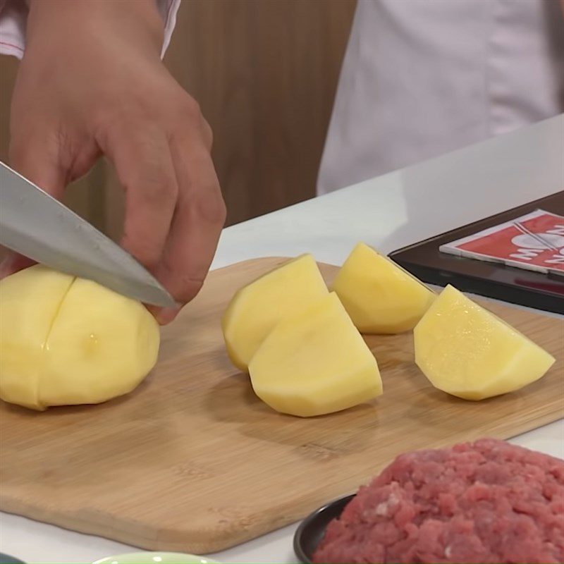Step 1 Prepare the ingredients Beef potato meatball