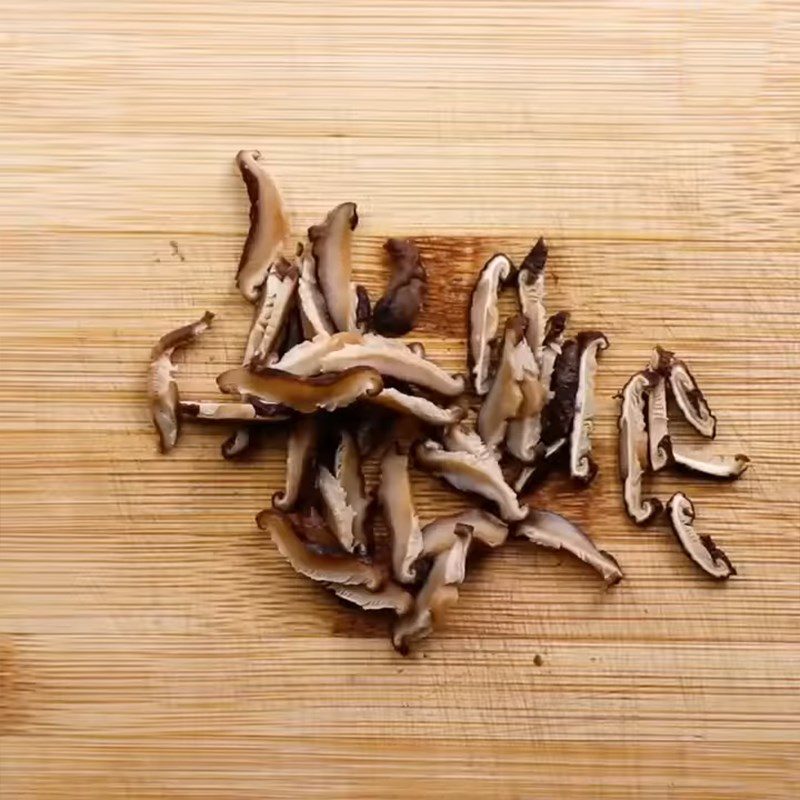 Step 2 Prepare the ingredients for Steamed Shrimp with Soy Sauce