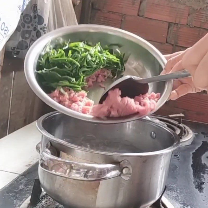 Step 1 Prepare the ingredients for Beef and Water Spinach Porridge