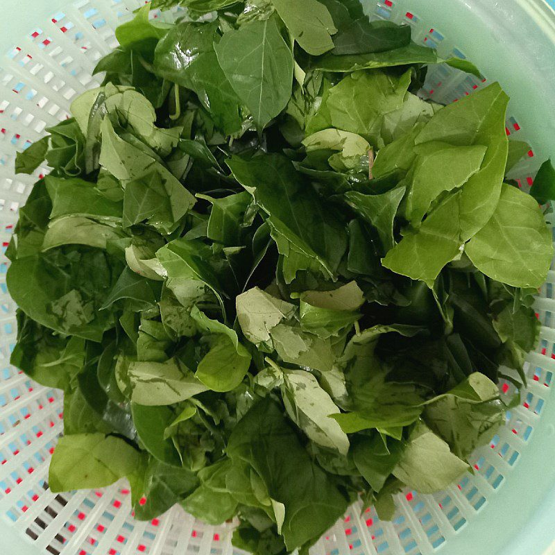 Step 1 Prepare the ingredients for Chicken Soup with Sour Leaf