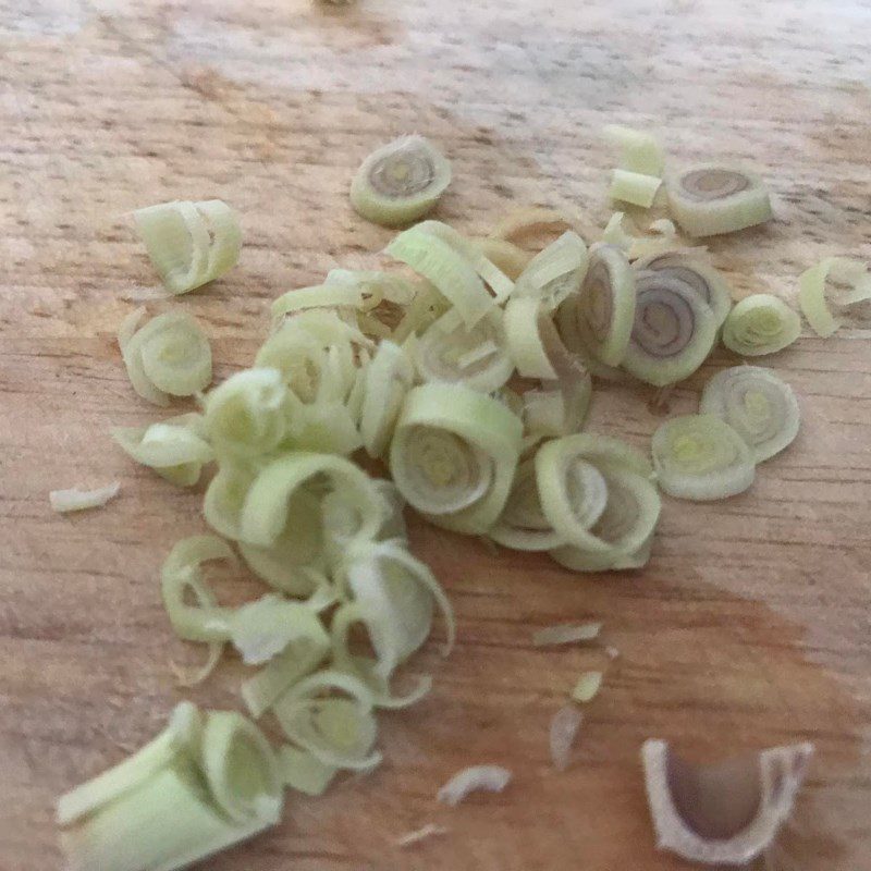 Step 1 Prepare the ingredients for Braised Pork Leg with Lemongrass