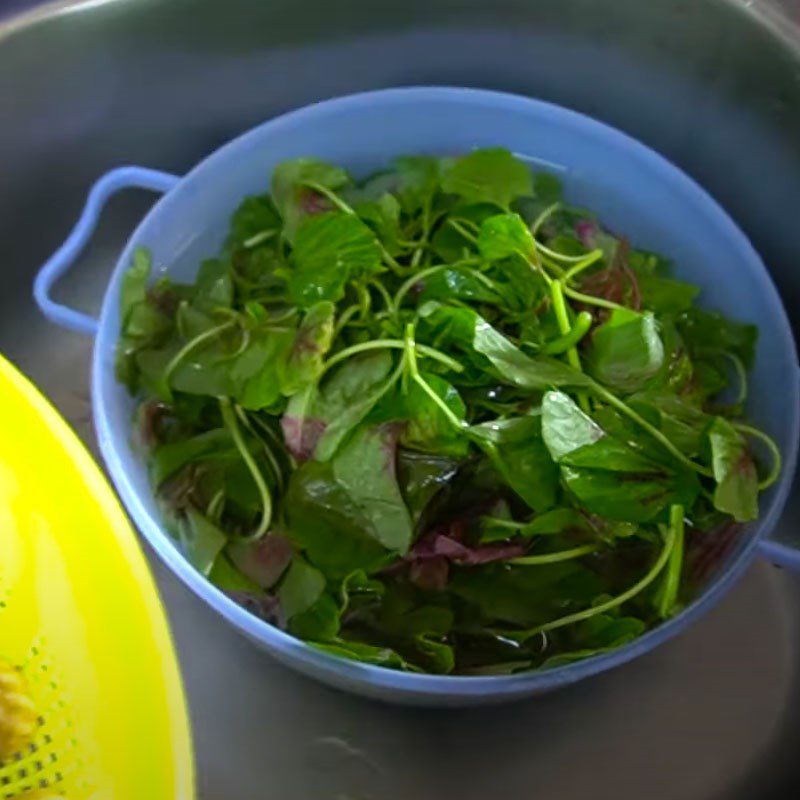 Step 1 Preparing the ingredients for Snakehead Fish Porridge with Amaranth