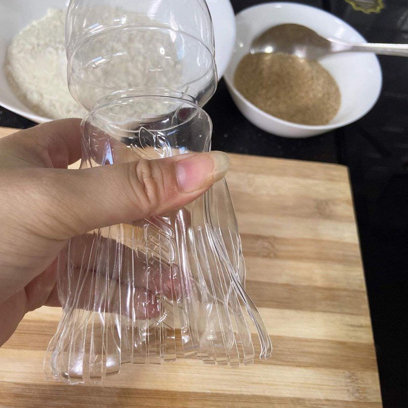 Step 1 Prepare the ingredients for the Doremon pancake without filling