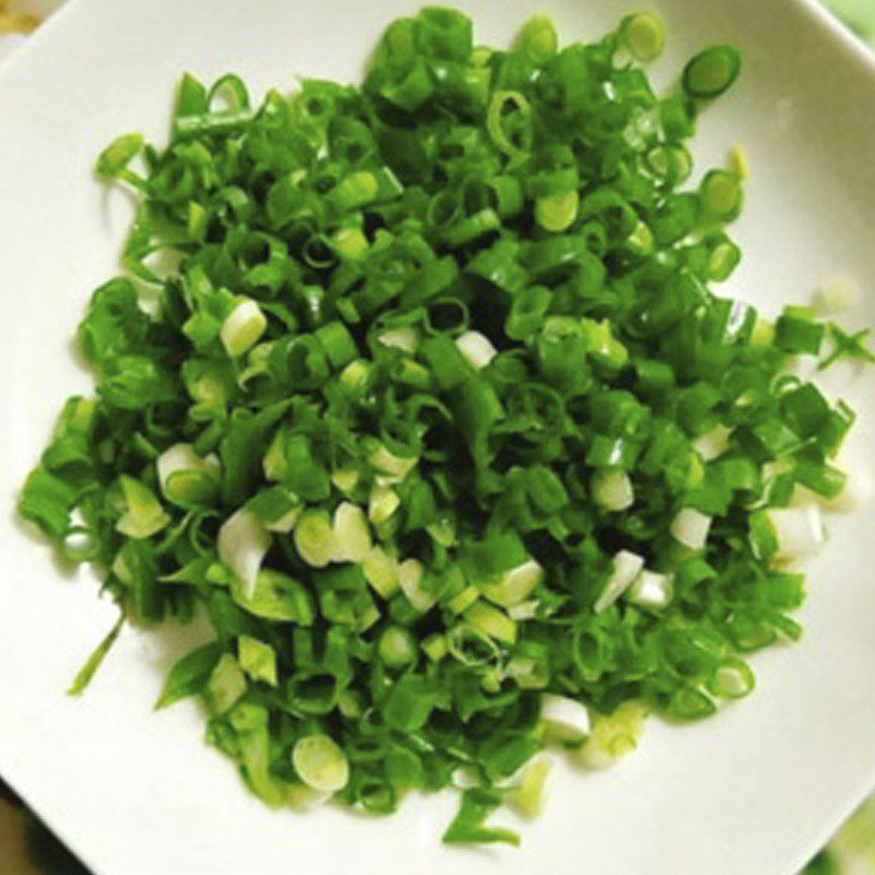 Step 1 Prepare the ingredients for minced meat and scallion rice paper