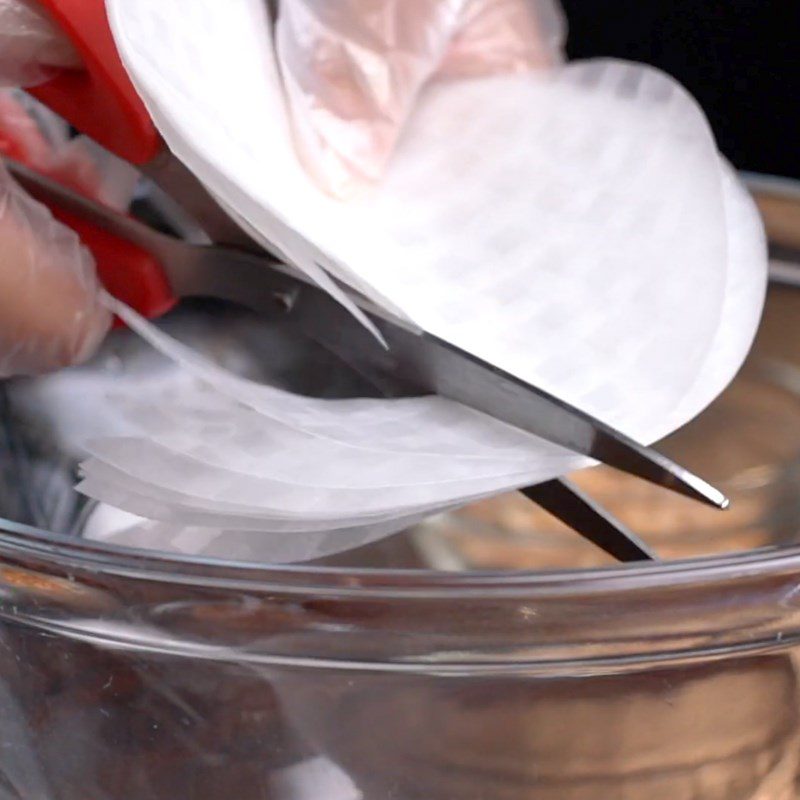 Step 1 Prepare the ingredients for minced meat and scallion rice paper