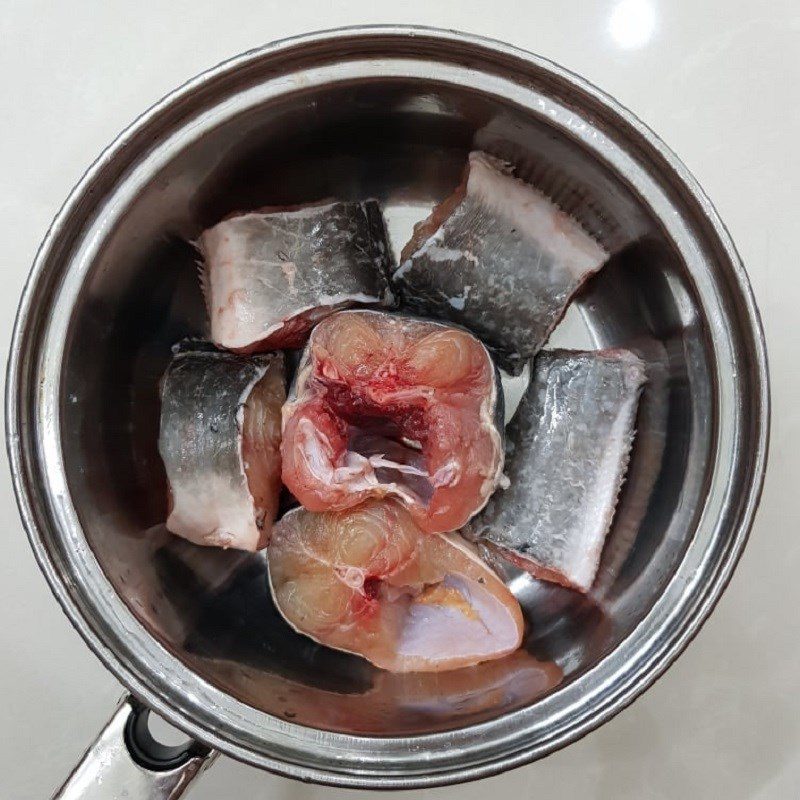 Step 1 Prepare the ingredients for Catfish stewed with ginger