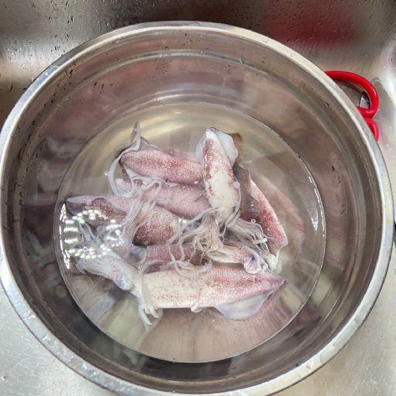 Step 1 Prepare the Ingredients Squid Eggs - Fried Baby Squid with Fish Sauce (recipe shared by users)