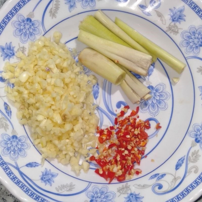 Step 1 Prepare the ingredients for Chicken Feet with Garlic Chili Sauce