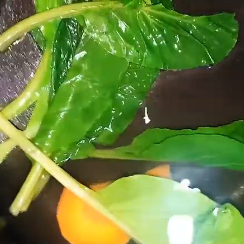 Step 1 Prepare the ingredients for squid porridge with carrot and mustard greens