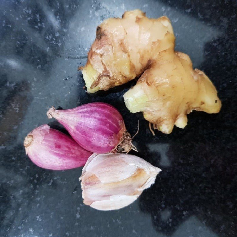 Step 1 Prepare the ingredients for Ginger Braised Catfish