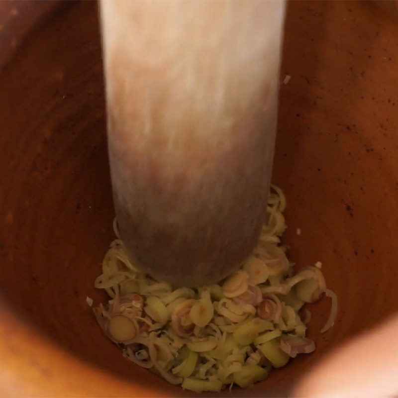 Step 1 Prepare the ingredients for fried chicken marinated with lemongrass