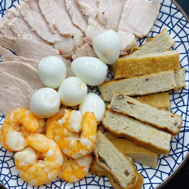 Step 1 Prepare the ingredients for Shrimp and Pork Cake