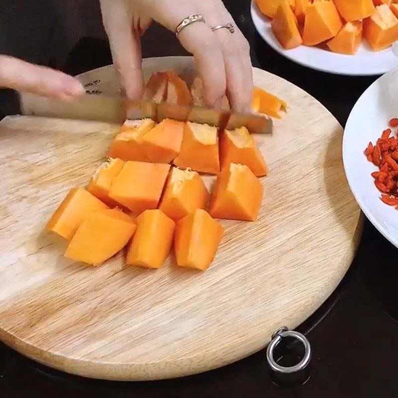 Step 1 Prepare the ingredients for Papaya dessert