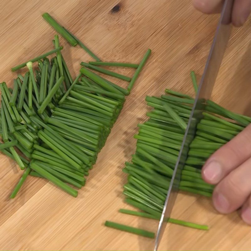 Step 1 Prepare the ingredients for Crispy Chive Shrimp Cakes