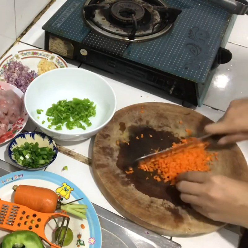 Step 1 Prepare the ingredients for the fish cake rolls