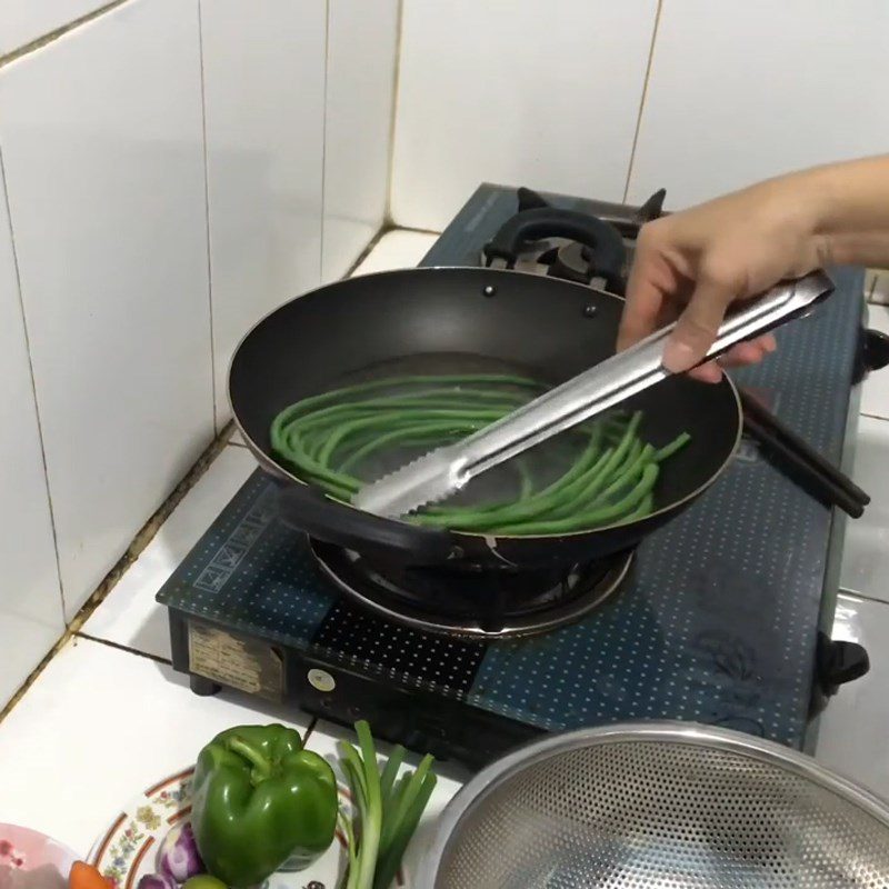 Step 1 Prepare the ingredients for the fish cake rolls