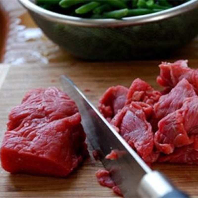 Step 1 Prepare the ingredients for Stir-fried Beef with Enoki Mushrooms