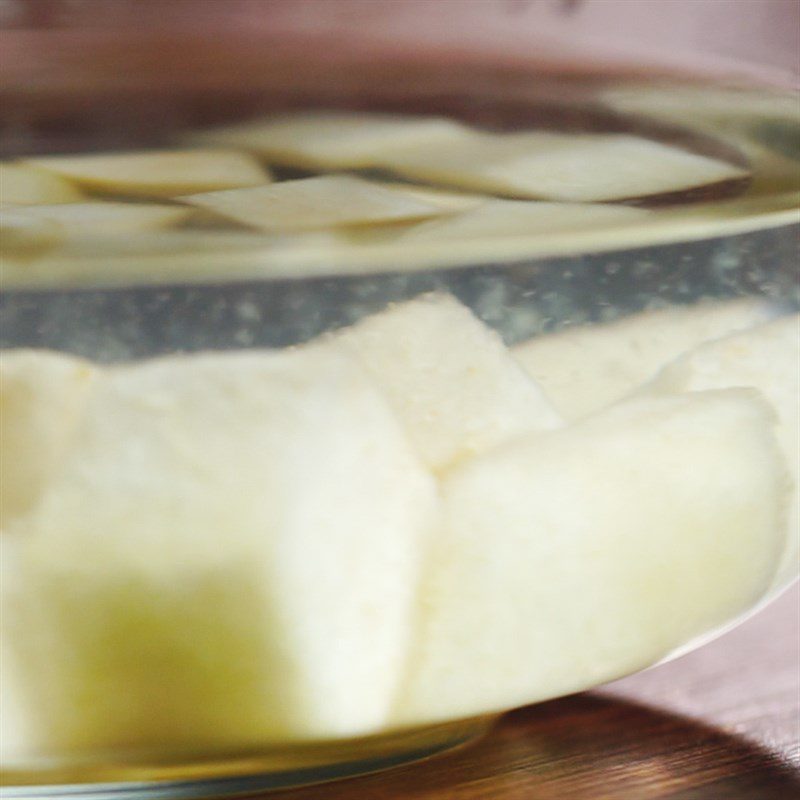 Step 1 Prepare the ingredients How to make Snow Pear and Snow Mushroom Sweet Soup