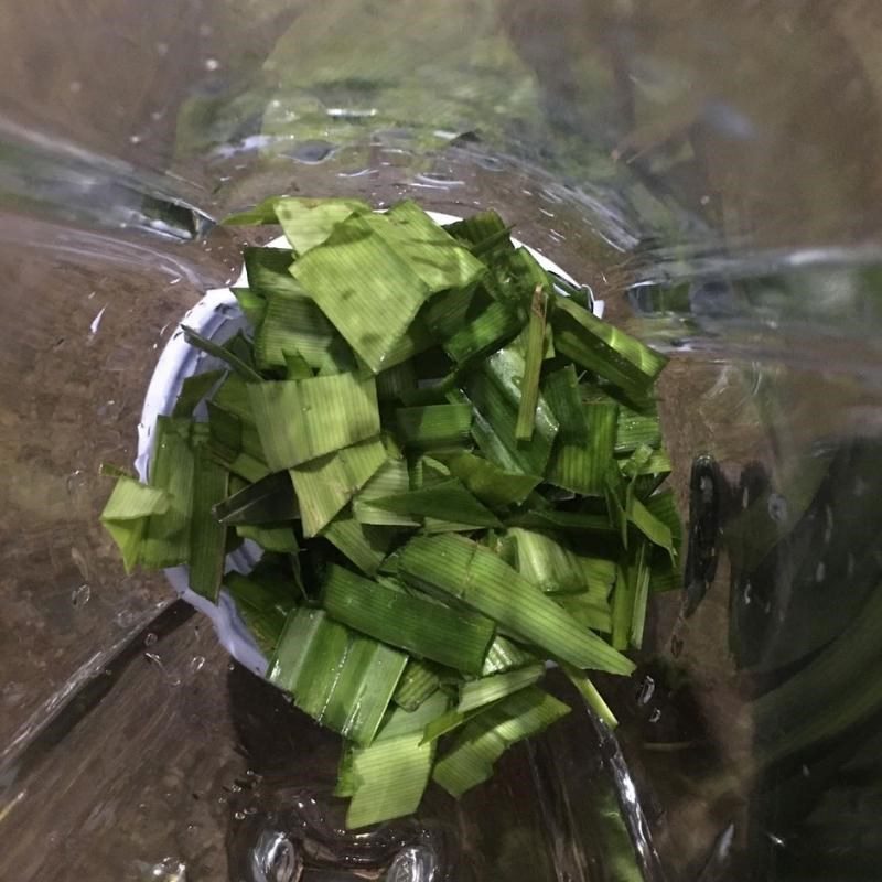 Step 1 Prepare the ingredients for pandan leaf coconut jelly