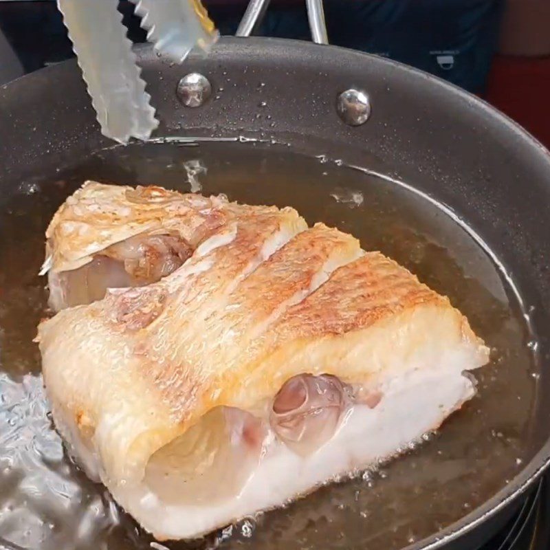 Step 3 Fry the fish Red tilapia with pickled mustard greens