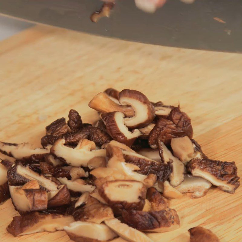 Step 3 Prepare the remaining ingredients Red apple shiitake mushroom porridge