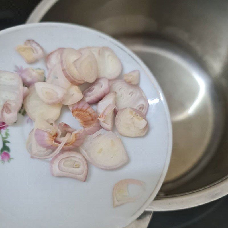 Step 2 Prepare the remaining ingredients Quail eggs stir-fried with butter and garlic