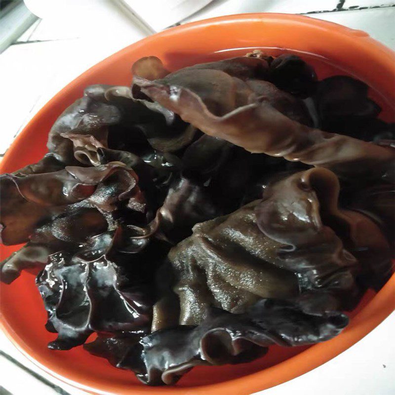 Step 2 Preprocess other ingredients Minced eel (minced eel) served with rice crackers