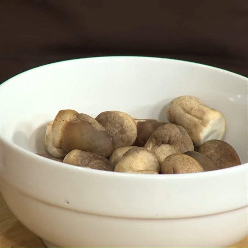 Step 1 Prepare mushrooms Straw mushrooms with fermented tofu