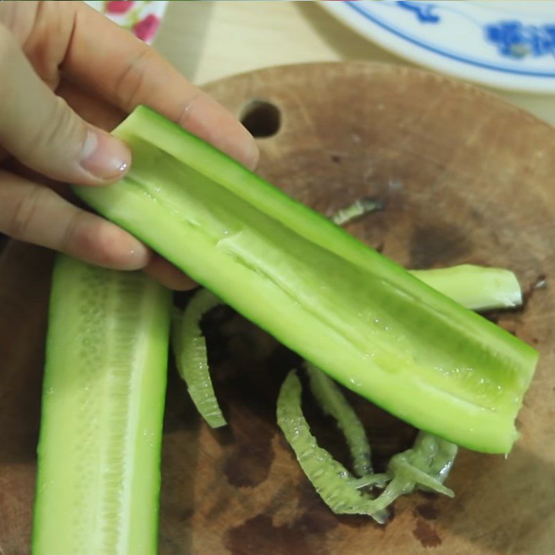 Step 2 Prepare other ingredients Crispy cucumber and carrot salad