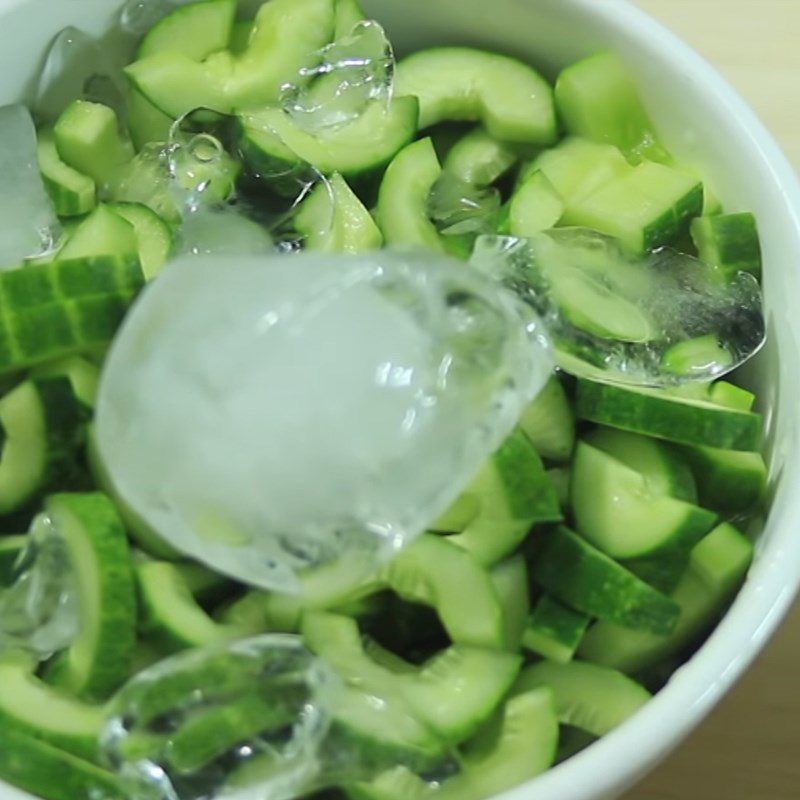 Step 2 Prepare other ingredients Crispy cucumber and carrot salad