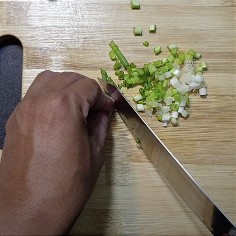 Step 2 Prepare the other ingredients for Stir-fried Pickled Radish