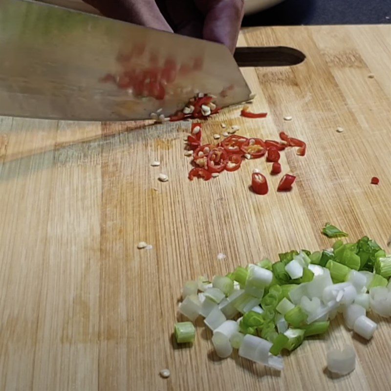 Step 2 Prepare the other ingredients for Stir-fried Pickled Radish