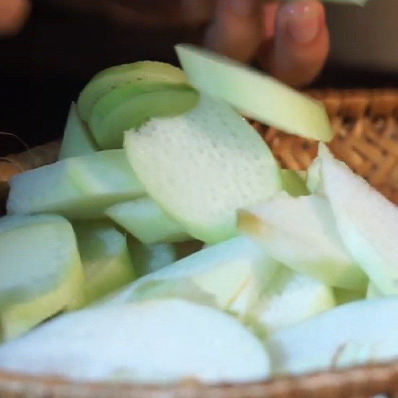 Step 2 Prepare other ingredients Sour soup with tilapia